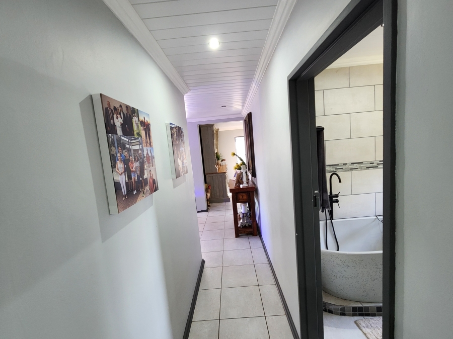 4 Bedroom Property for Sale in Bayview Western Cape